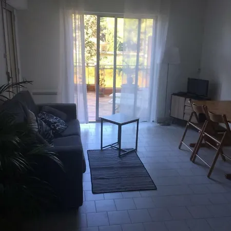 336 Boulevard De La Marine App * Hyères